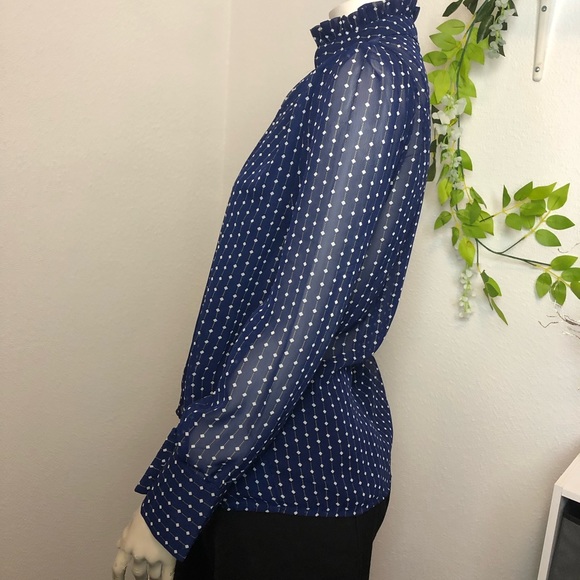 Elegant Blue Blouse - Picture 2 of 6